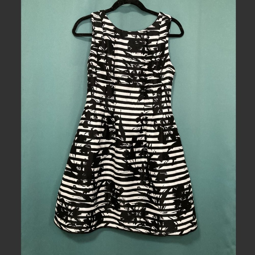 Vince Camuto Black&White Floral Dress with pockets